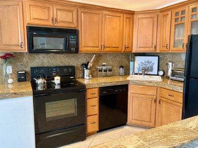 77845 California Dr APT D6, Palm Desert, CA, 92211