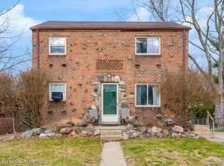 2208 Avondale St, Keego Harbor, MI 48320