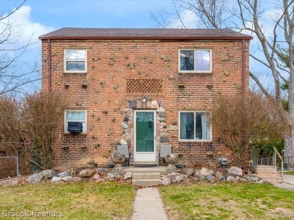 2208 Avondale St, Keego Harbor, MI 48320