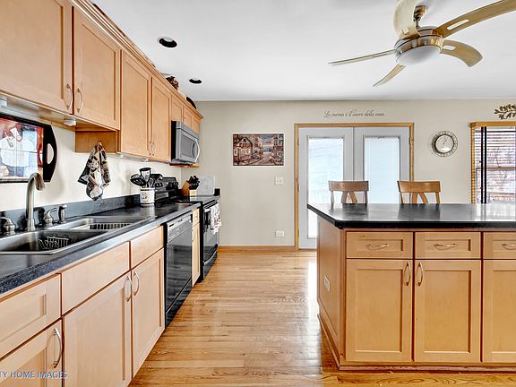 3rd image of 954 Ohio Ct