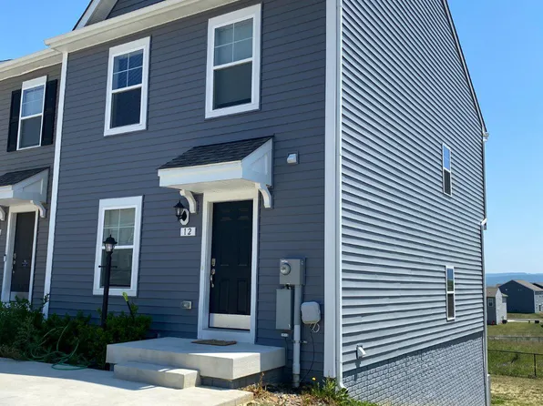 12 Orchard Green Dr, Charles Town, WV 25414