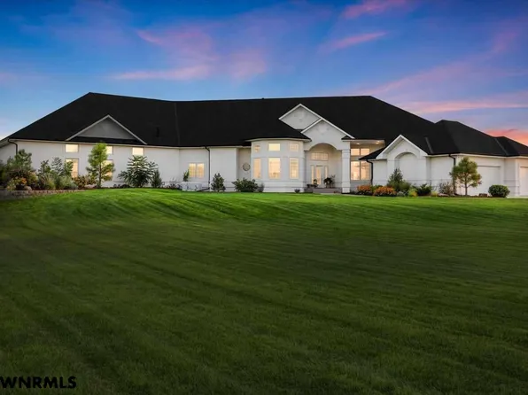 1706 W 42nd St, Scottsbluff, NE 69361