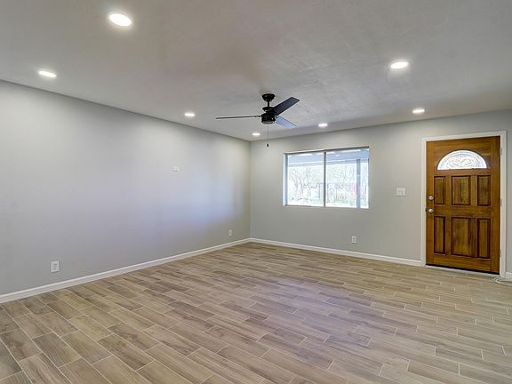 4th image of 519 E Balboa Dr