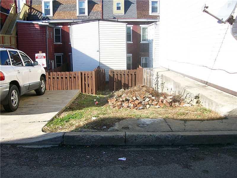 2nd image of 5121 Dresden Way