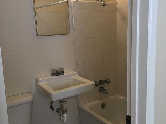 4th image of 723 Eucalyptus Ave #3