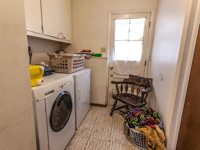 1100 Skyline Dr — Photo 40