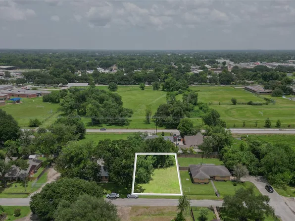 7602 Echo Brook Dr, Houston, TX 77037