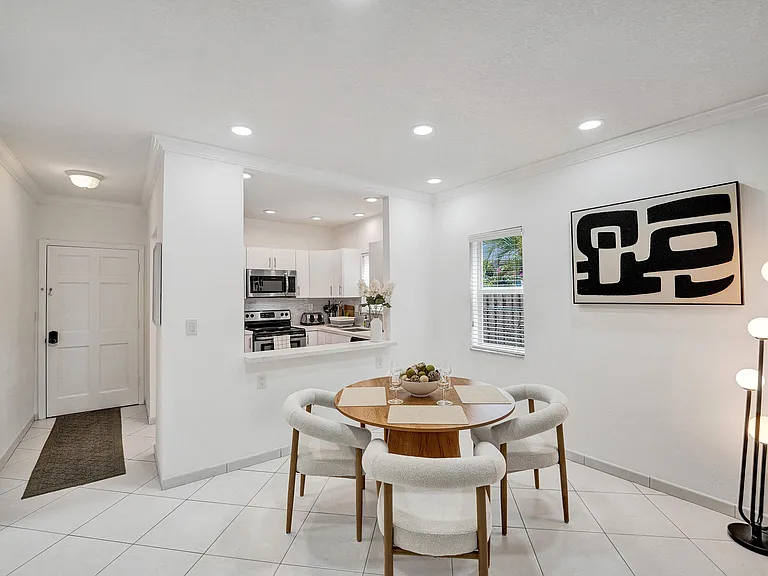 1450 N Riverside Dr #103 — Photo 7