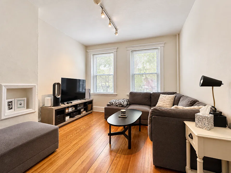 8 Grove St #1