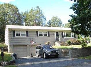 100 Luanne Rd, Stratford, CT 06614
