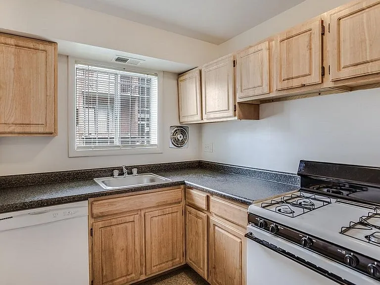 229 43rd Rd NE #203 — Photo 9