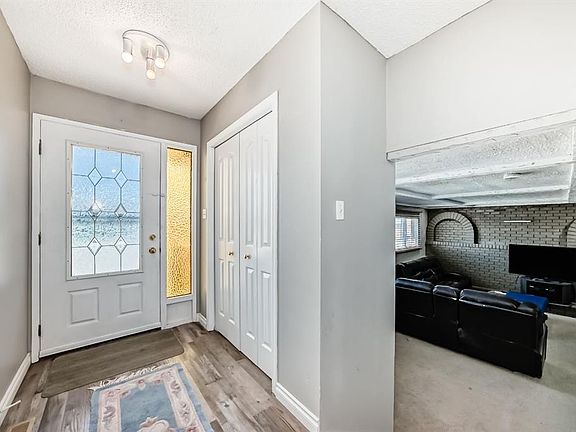 3rd image of 28 S Rundlelawn Pl NE