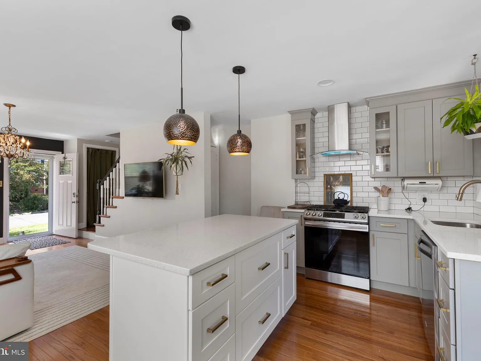 2 bed, 2.0 bath, 1296 sqft, $3,250 — Photo 1