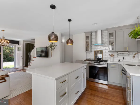 6809 Kenyon Dr, Alexandria, VA 22307