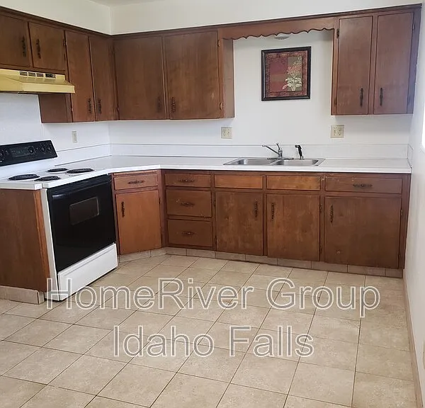 640 Hansen Ave #4 — Photo 5