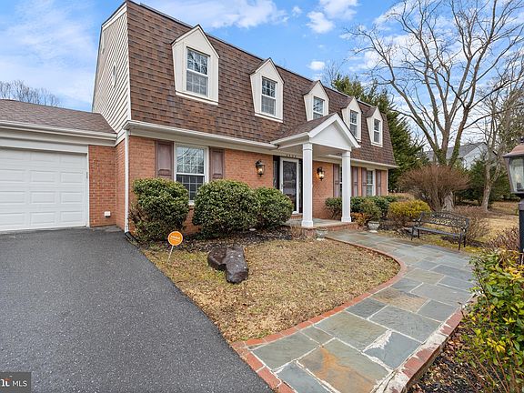 3rd image of 4505 Hornbeam Dr