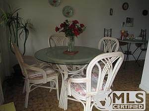 nice dining area