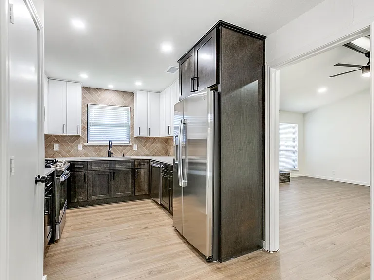2822 Clear Springs Dr — Photo 10