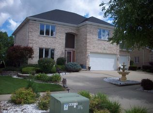 1070 Bluebird Ln, Roselle, IL 60172