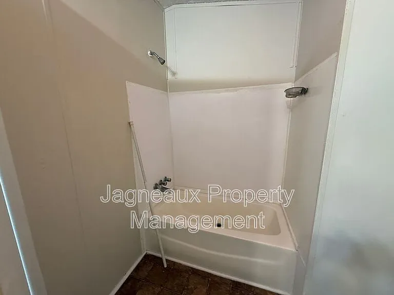 2210 Center St — Photo 9