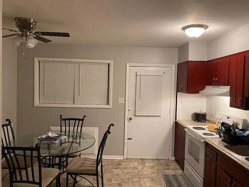 Each apartment is Eat-in in Kitchen