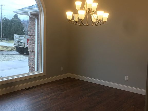 5th image of 37 Quinn Dr
