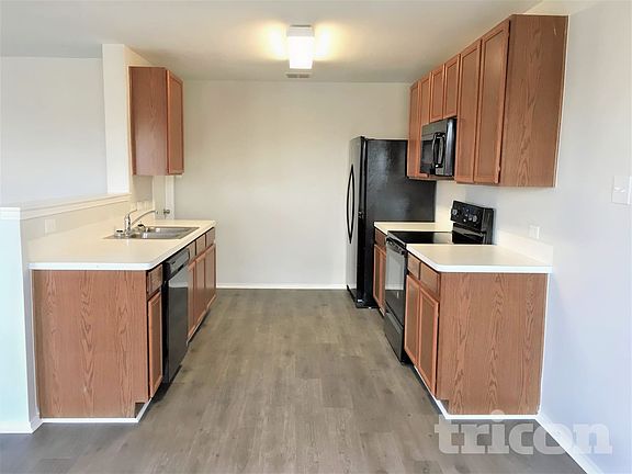 4th image of 1412 Castle Ridge Rd