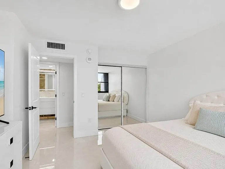 5600 N Flagler Dr #207 — Photo 6