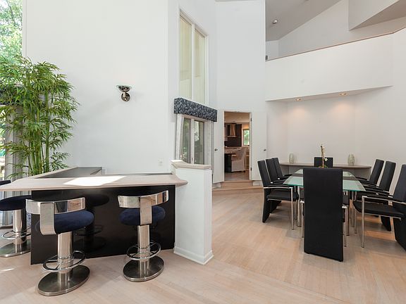 SUPER SLEEK FLOOR PLAN!