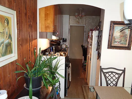 Sold by Thomas Lipovetsky, LREB | media 35