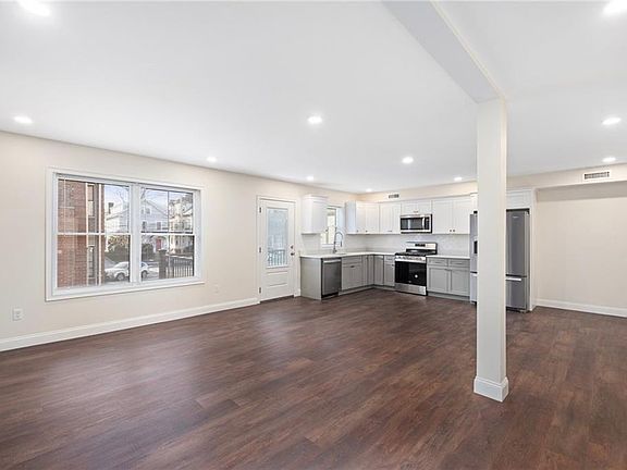 5th image of 206 Waterman St Unit 2
