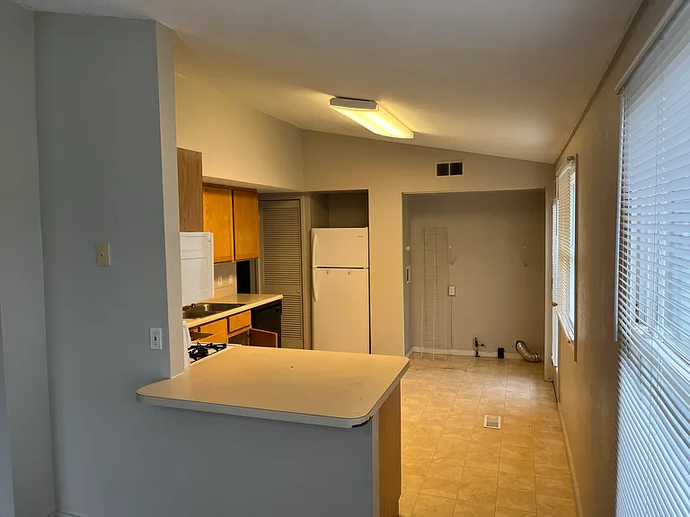 10210 Tennessee St — Photo 3