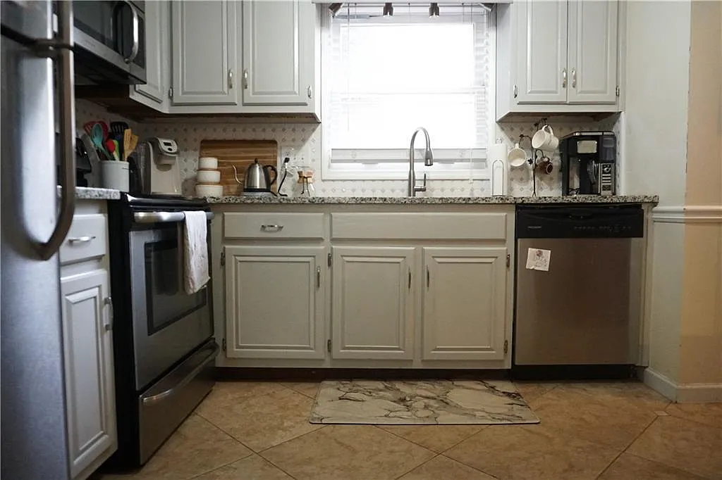 2 bed, 1280 sqft, $1,770 — Photo 2