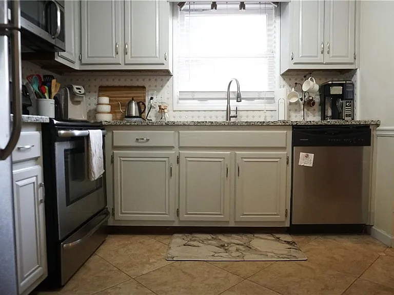 1720 Twin Brooks Dr SE — Photo 2
