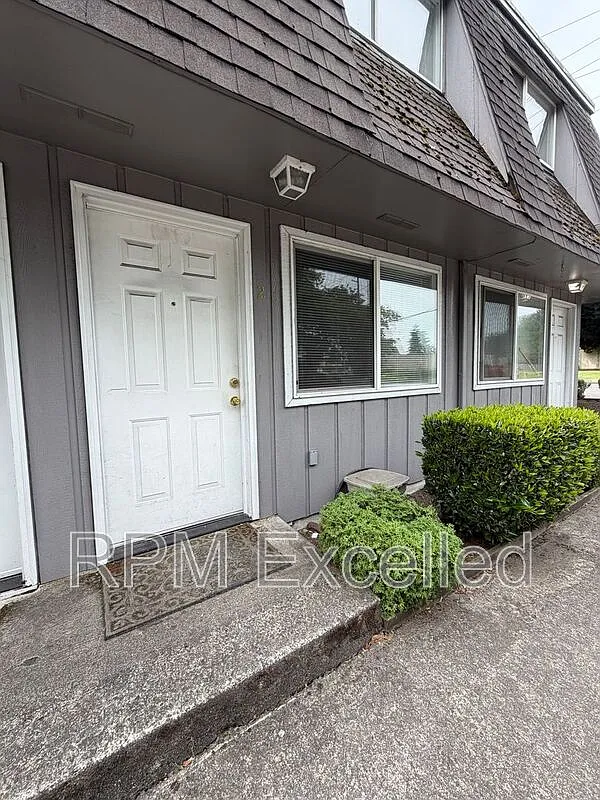 2 bed, 1.5 bath, 900 sqft, $1,750 — Photo 1