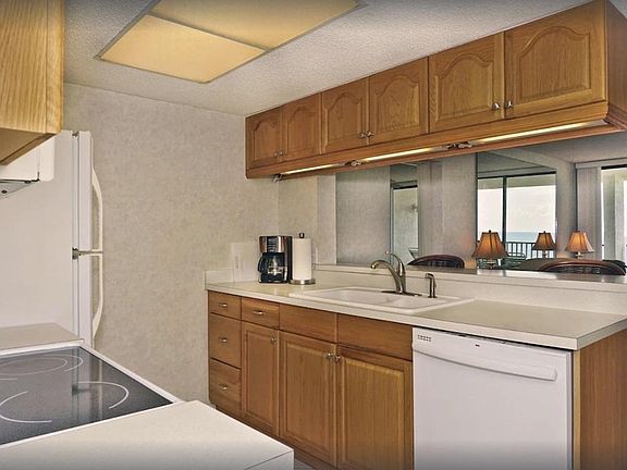 2nd image of 7400 Ridgewood Ave #111