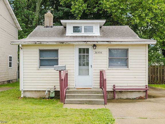 3rd image of 38530 Plains Ct