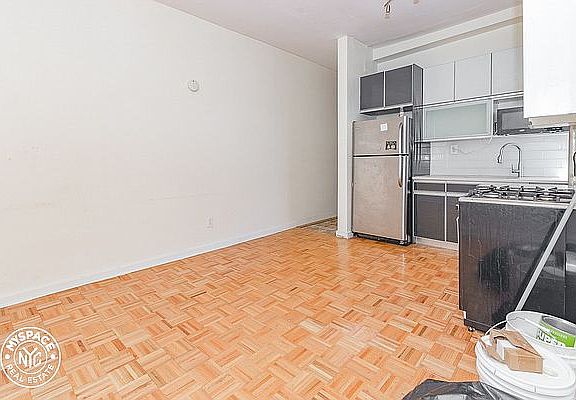 2nd image of 601 Park Pl #17