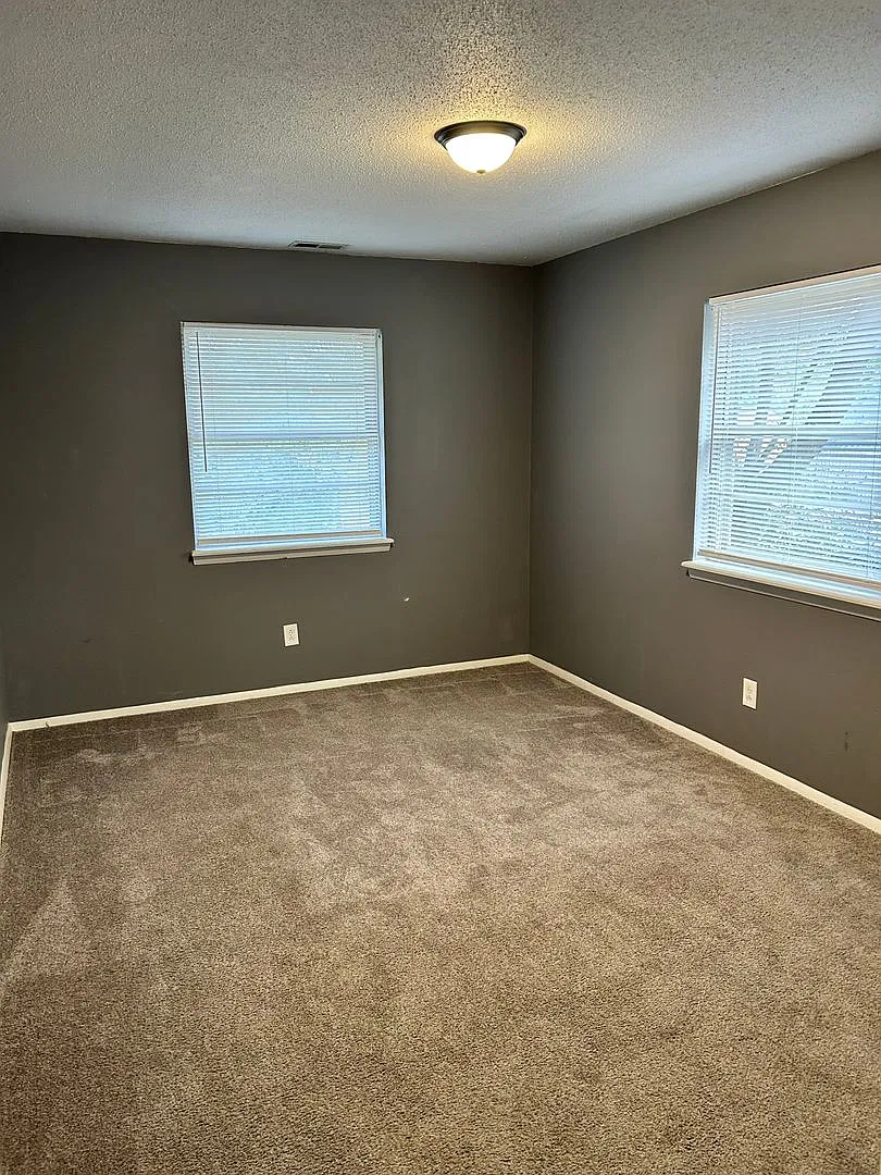 3 Bedroom 1.5 Bath home available now for move in — Photo 3