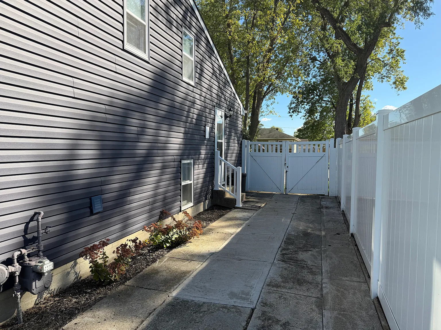 E 4th Pl, Highland — Photo 3