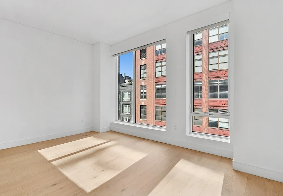 312 W 43rd St #3L