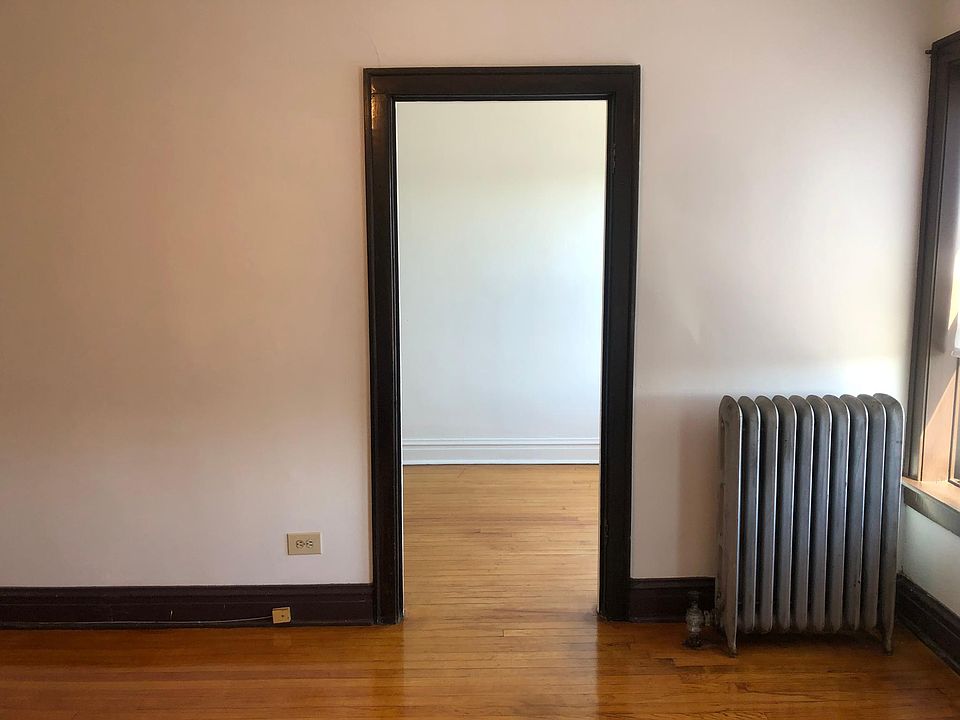 LR to dining area/kitchen