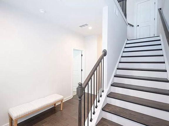 3rd image of 1006 Burnside Ln NW