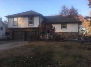 1112 SE 3rd Ct, Lees Summit, MO 64063