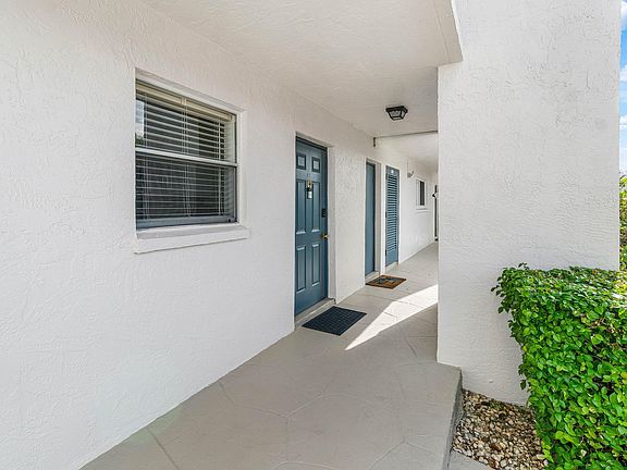 4th image of 2825 SW 22nd Avenue #104