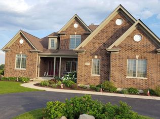 4003 Pioneer Oaks Dr, Ringwood, IL 60072