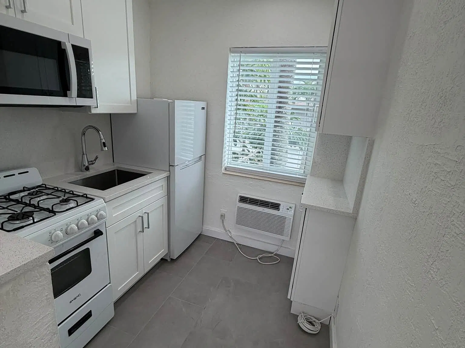 601 NE 21st Ave — Photo 1