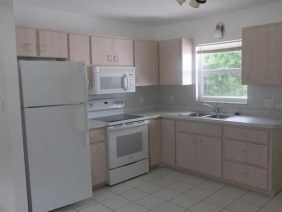 4th image of 2911 BENTLEY STREET