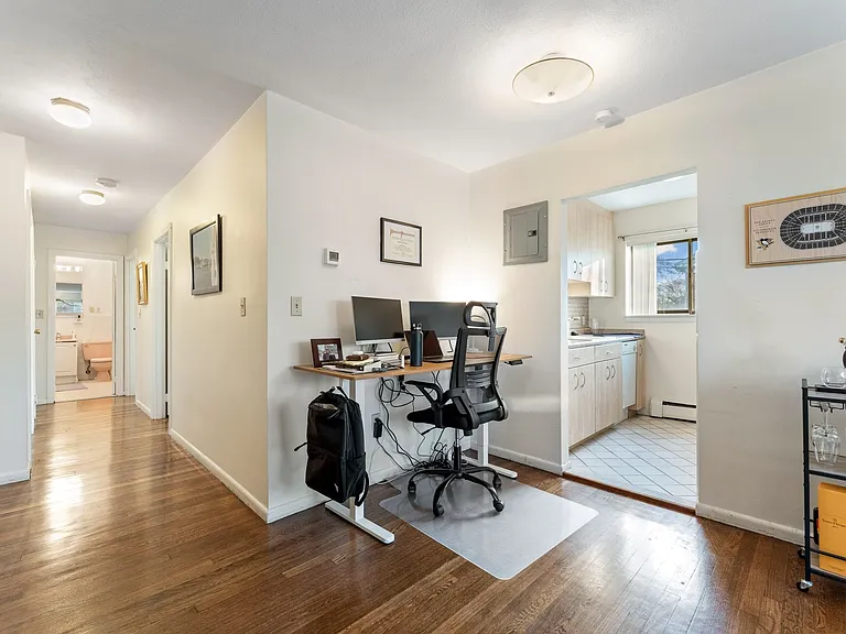 425 S Huntington Ave #6 — Photo 6