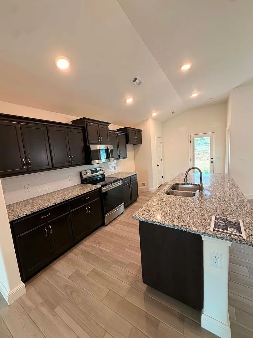 Beautiful 3 Bedroom / 2 Bathroom In Orongo Mo!! Webb City Schools — Photo 4
